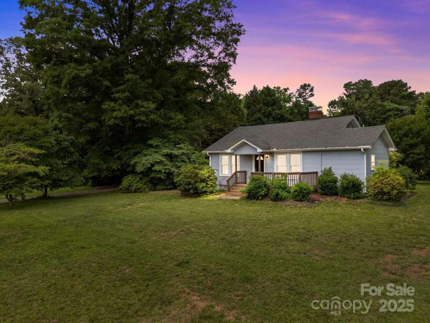 5371 Davidson Road, Davidson, NC 28036.  MLS# CAR4258666, YatesRealty ID 16342. 