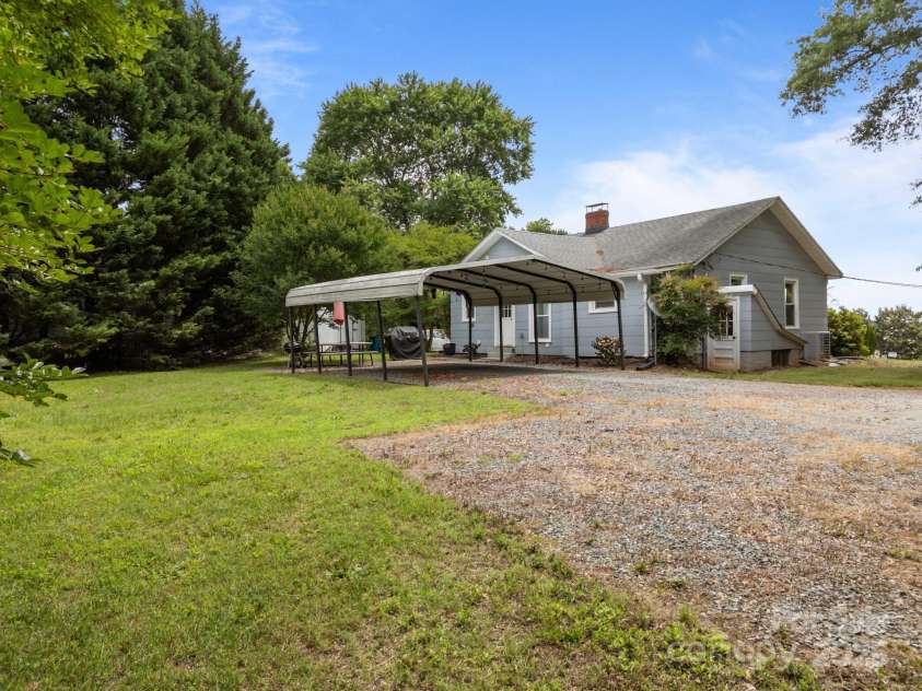 5371 Davidson Road, Davidson, NC 28036.  MLS# CAR4258666, YatesRealty ID 16342. 