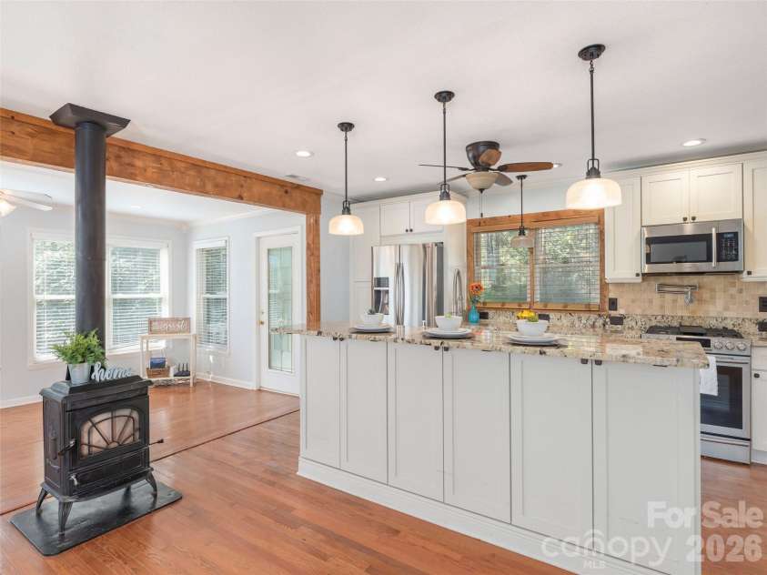 55 Round Top Road, Waynesville, NC 28785.  MLS# CAR4369104, YatesRealty ID 16342. 