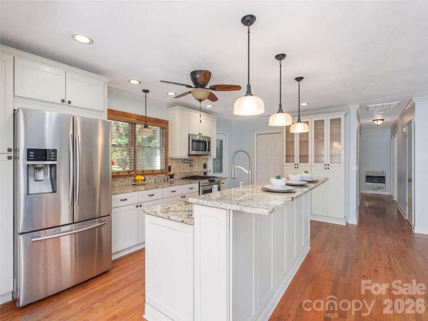 55 Round Top Road, Waynesville, NC 28785.  MLS# CAR4369104, YatesRealty ID 16342. 