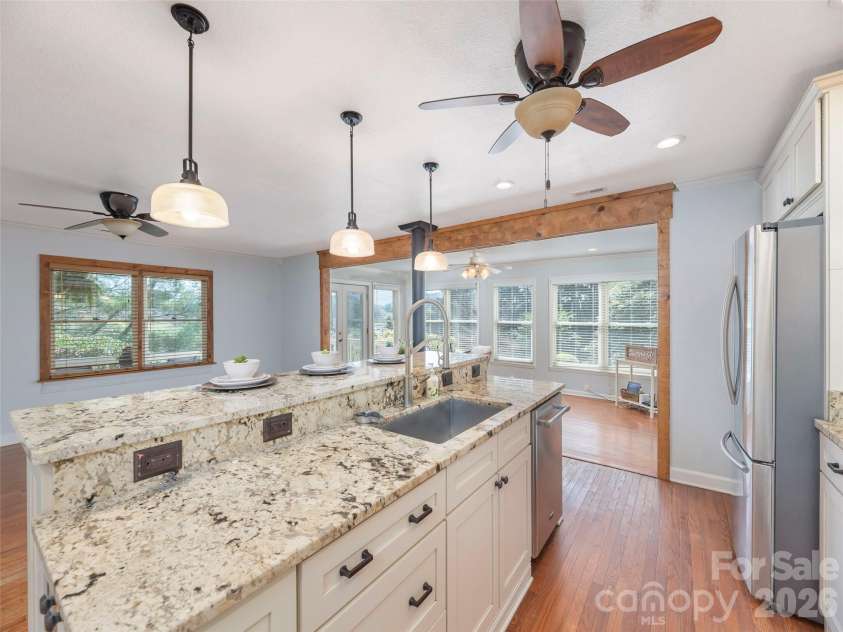 55 Round Top Road, Waynesville, NC 28785.  MLS# CAR4369104, YatesRealty ID 16342. 