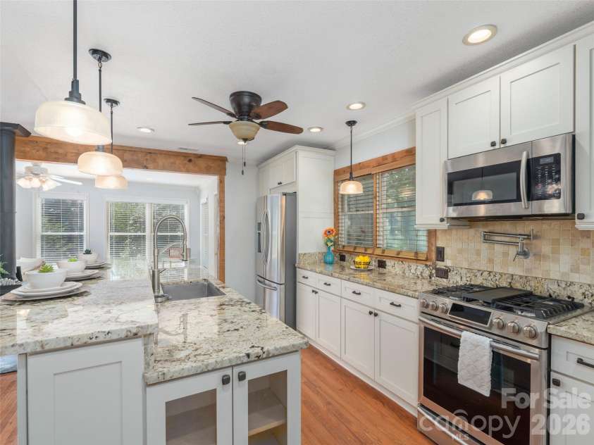 55 Round Top Road, Waynesville, NC 28785.  MLS# CAR4369104, YatesRealty ID 16342. 