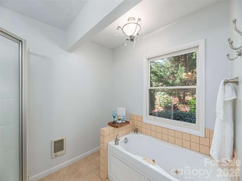 55 Round Top Road, Waynesville, NC 28785.  MLS# CAR4369104, YatesRealty ID 16342. 