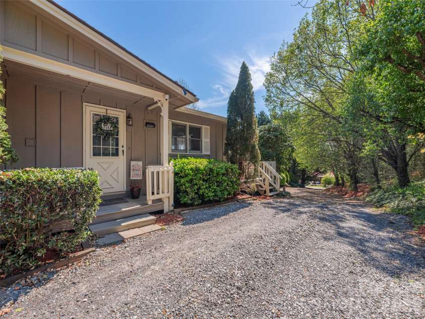 55 Round Top Road, Waynesville, NC 28785.  MLS# CAR4369104, YatesRealty ID 16342. 