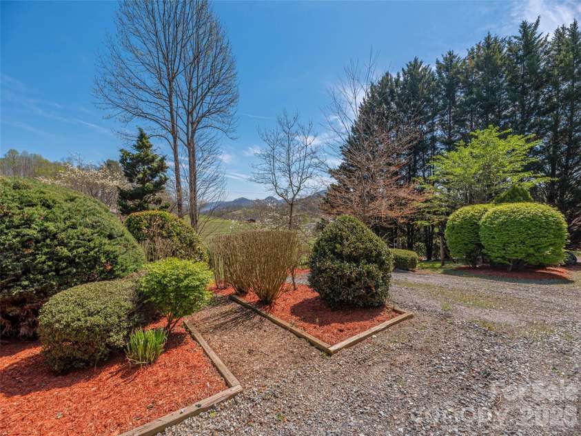 55 Round Top Road, Waynesville, NC 28785.  MLS# CAR4369104, YatesRealty ID 16342. 