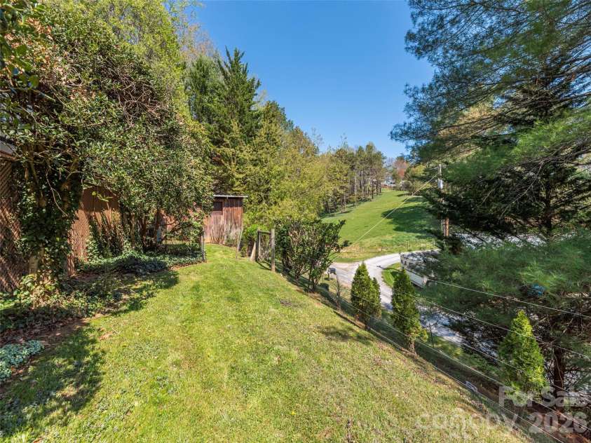 55 Round Top Road, Waynesville, NC 28785.  MLS# CAR4369104, YatesRealty ID 16342. 