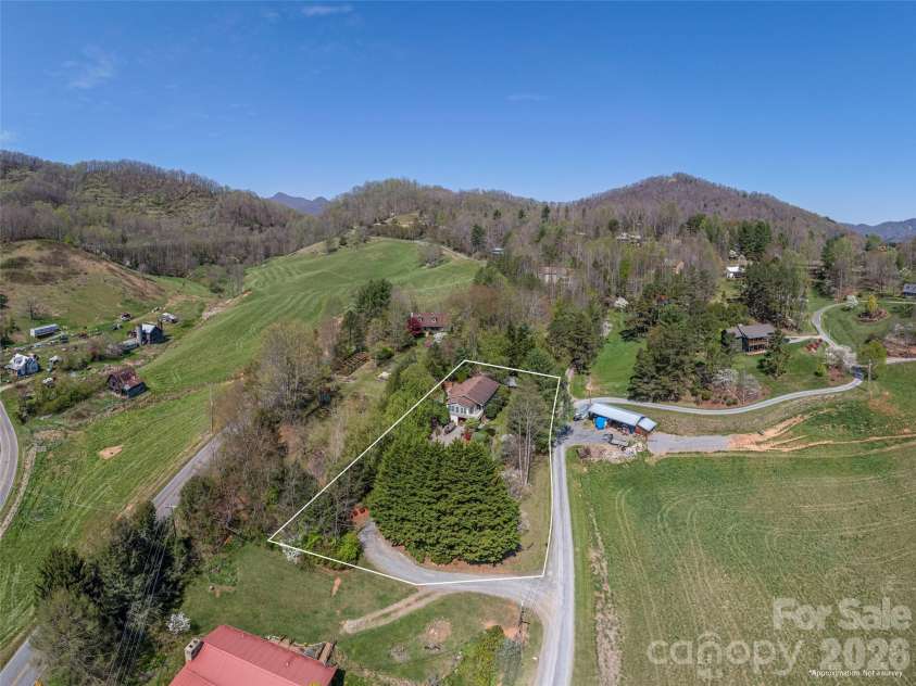 55 Round Top Road, Waynesville, NC 28785.  MLS# CAR4369104, YatesRealty ID 16342. 