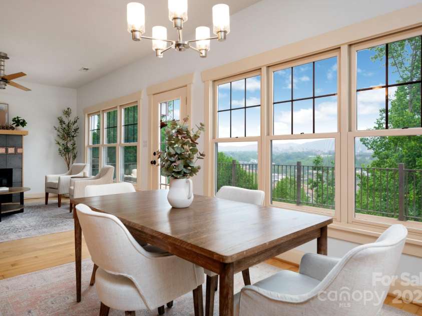 20 Grandview Drive, Asheville, NC 28806.  MLS# CAR4254983, YatesRealty ID 16343. Ample room for a larger dining table