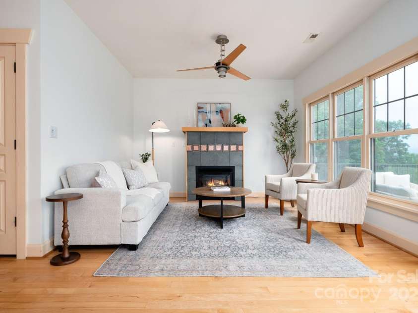 20 Grandview Drive, Asheville, NC 28806.  MLS# CAR4254983, YatesRealty ID 16343. Cozy living room with gas fireplace