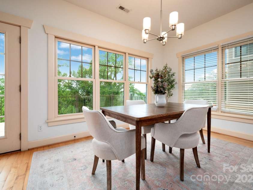 20 Grandview Drive, Asheville, NC 28806.  MLS# CAR4254983, YatesRealty ID 16343. Easy access to back porch from dining room and living room