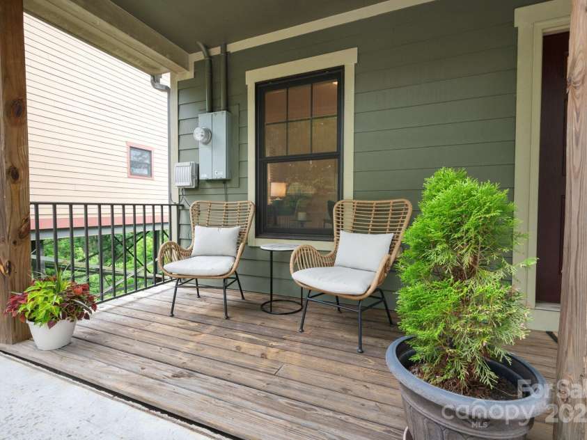 20 Grandview Drive, Asheville, NC 28806.  MLS# CAR4254983, YatesRealty ID 16343. Front porch vibes