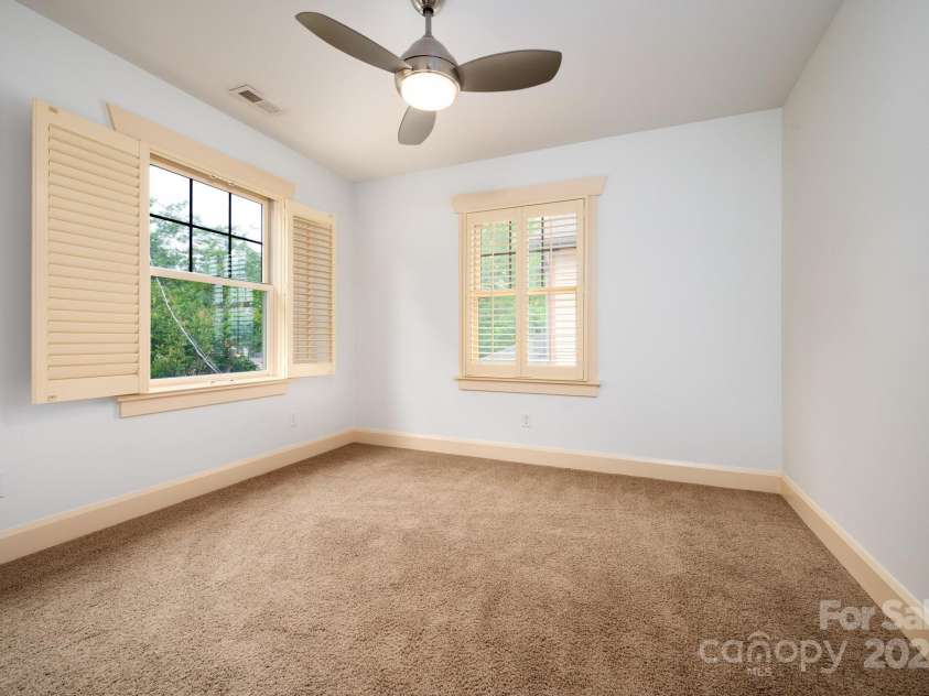 20 Grandview Drive, Asheville, NC 28806.  MLS# CAR4254983, YatesRealty ID 16343. Large upper level guest bedroom #1