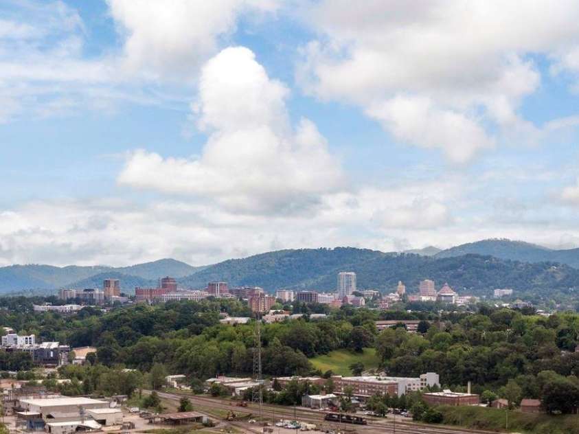 20 Grandview Drive, Asheville, NC 28806.  MLS# CAR4254983, YatesRealty ID 16343. Views of iconic downtown AVL buildings and the beautiful Blue Ridge Mountains