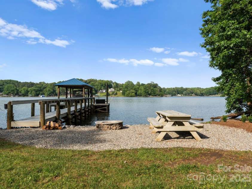 434 Breezewood Drive, Belmont, NC 28012.  MLS# CAR4258977, YatesRealty ID 16346. 