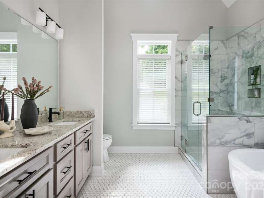 434 Breezewood Drive, Belmont, NC 28012.  MLS# CAR4258977, YatesRealty ID 16346. 