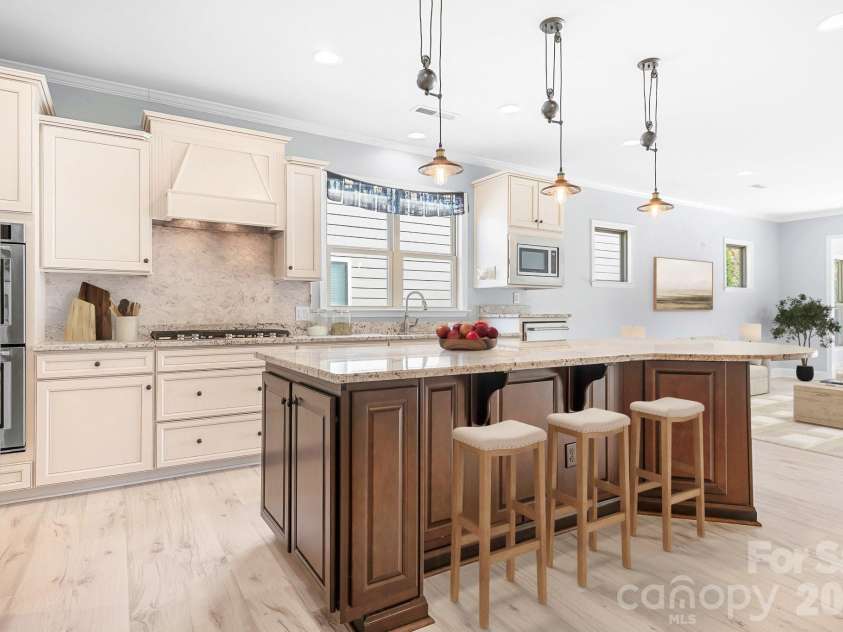 910 Kirby Drive, Fort Mill, SC 29715.  MLS# CAR4417664, YatesRealty ID 16346. 