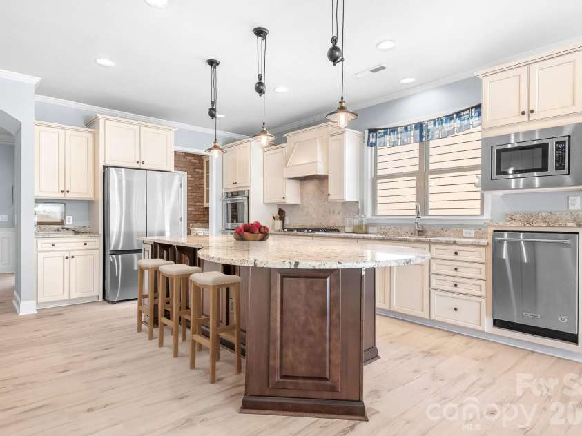 910 Kirby Drive, Fort Mill, SC 29715.  MLS# CAR4417664, YatesRealty ID 16346. 