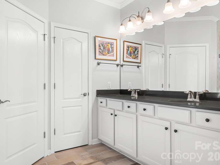 910 Kirby Drive, Fort Mill, SC 29715.  MLS# CAR4417664, YatesRealty ID 16346. 