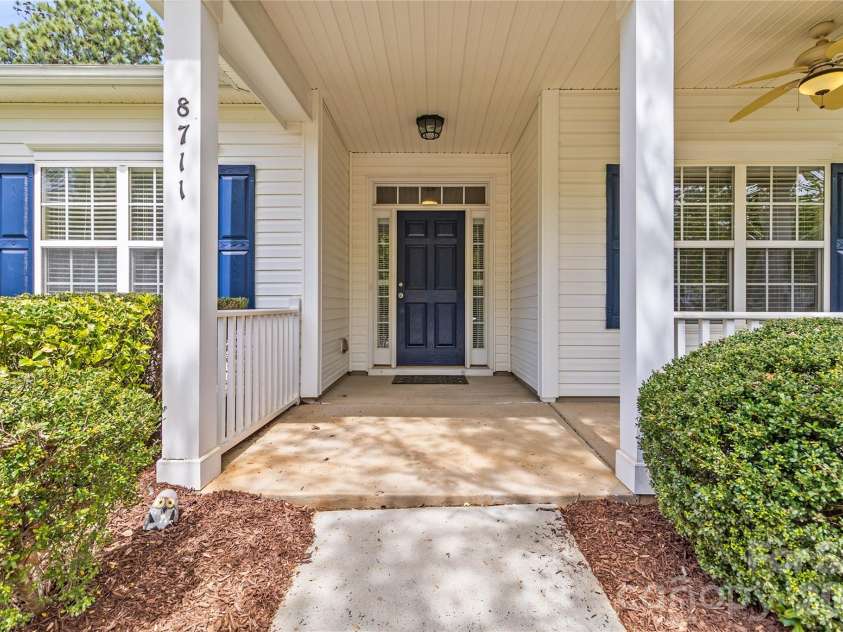 8711 Westwind Point Drive, Cornelius, NC 28031.  MLS# CAR4367141, YatesRealty ID 16348. 