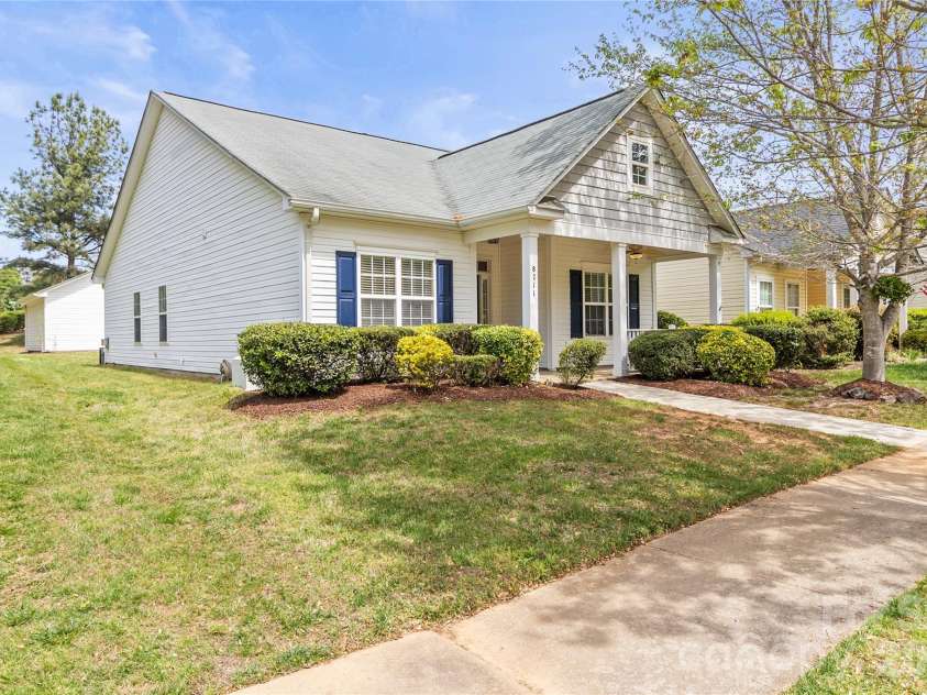8711 Westwind Point Drive, Cornelius, NC 28031.  MLS# CAR4367141, YatesRealty ID 16348. 