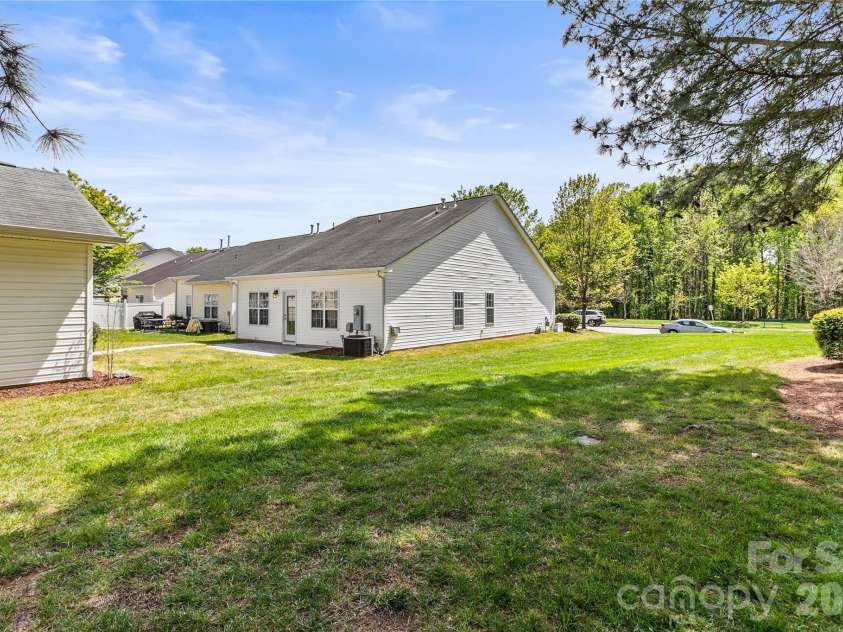 8711 Westwind Point Drive, Cornelius, NC 28031.  MLS# CAR4367141, YatesRealty ID 16348. 