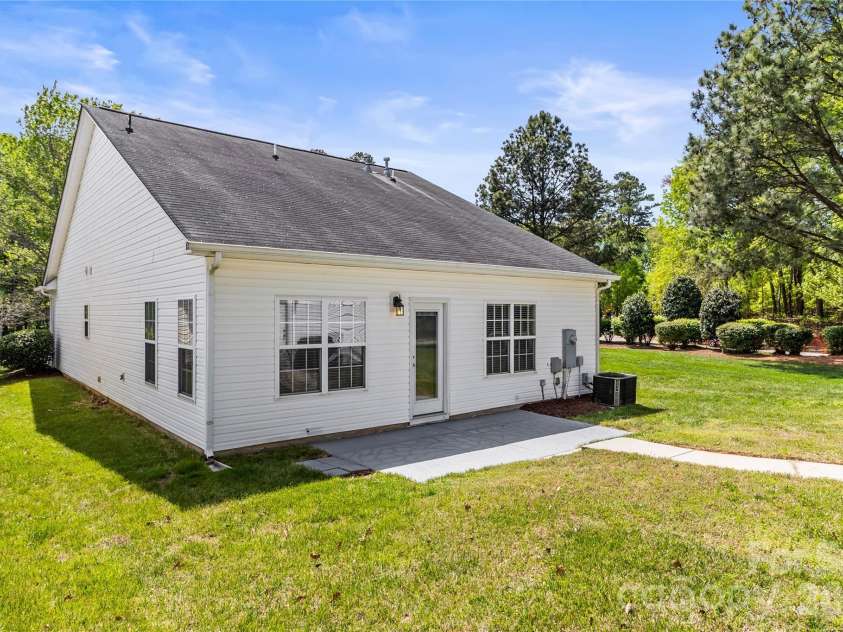 8711 Westwind Point Drive, Cornelius, NC 28031.  MLS# CAR4367141, YatesRealty ID 16348. 