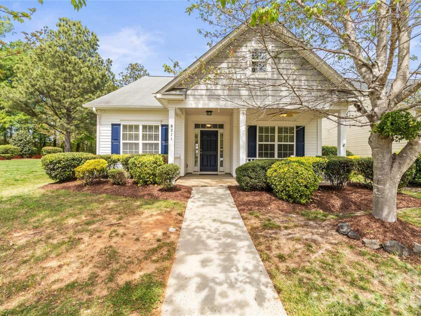 8711 Westwind Point Drive, Cornelius, NC 28031.  MLS# CAR4367141, YatesRealty ID 16348. Beautiful curb appeal