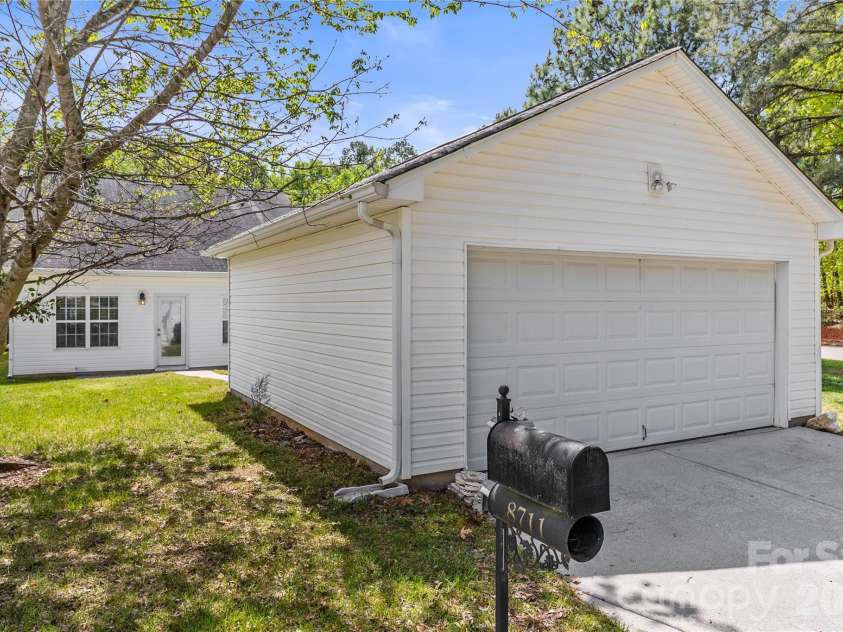 8711 Westwind Point Drive, Cornelius, NC 28031.  MLS# CAR4367141, YatesRealty ID 16348. Detached garage