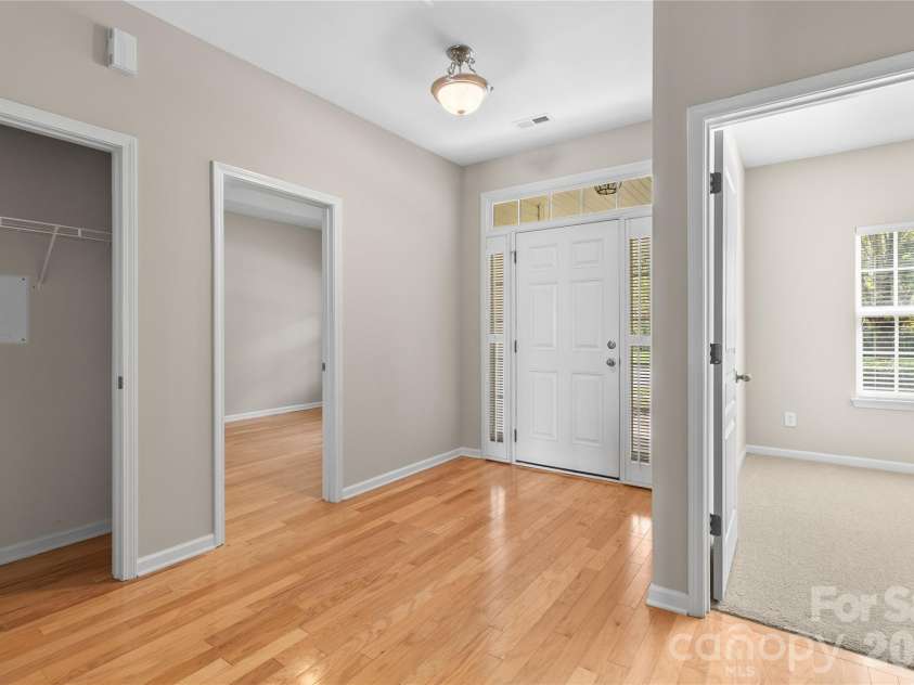 8711 Westwind Point Drive, Cornelius, NC 28031.  MLS# CAR4367141, YatesRealty ID 16348. Entry Foyer