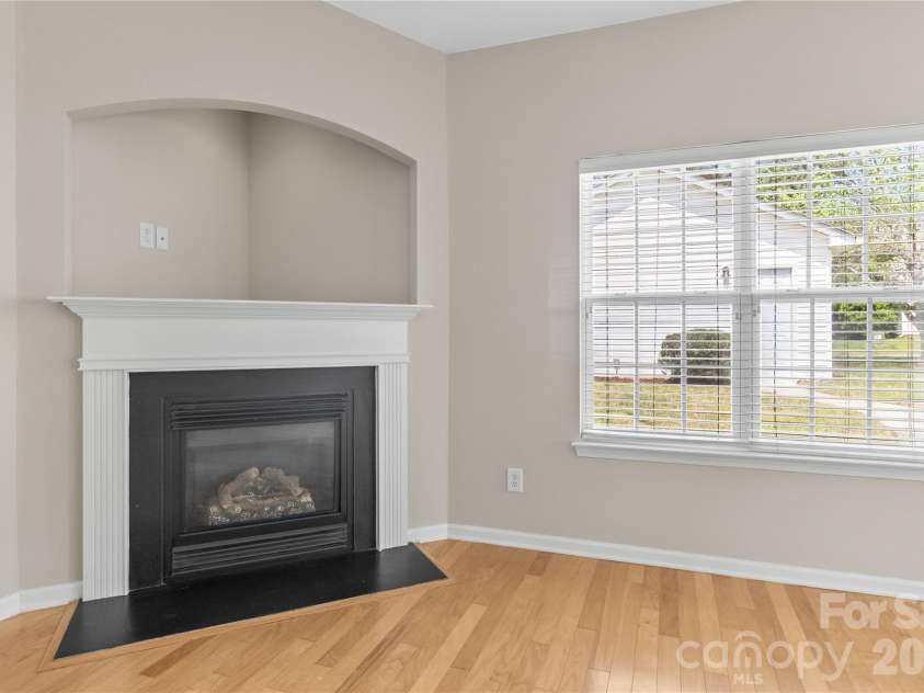 8711 Westwind Point Drive, Cornelius, NC 28031.  MLS# CAR4367141, YatesRealty ID 16348. Great room