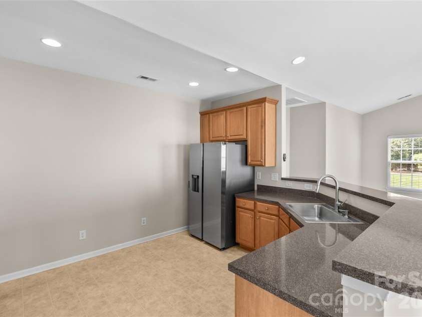 8711 Westwind Point Drive, Cornelius, NC 28031.  MLS# CAR4367141, YatesRealty ID 16348. Kitchen