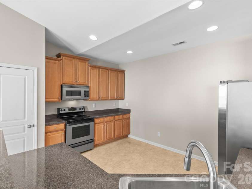 8711 Westwind Point Drive, Cornelius, NC 28031.  MLS# CAR4367141, YatesRealty ID 16348. Kitchen