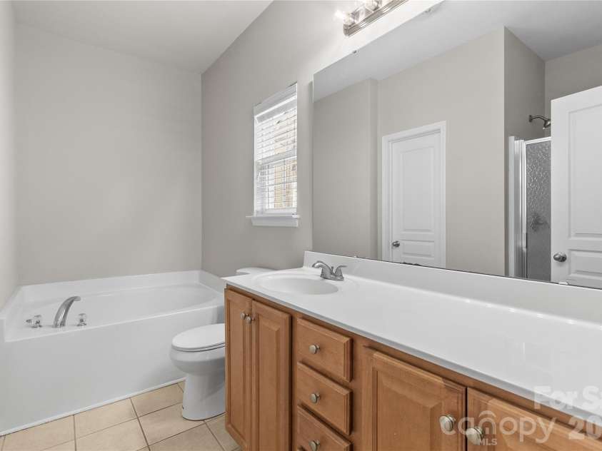 8711 Westwind Point Drive, Cornelius, NC 28031.  MLS# CAR4367141, YatesRealty ID 16348. Primary suite bathroom