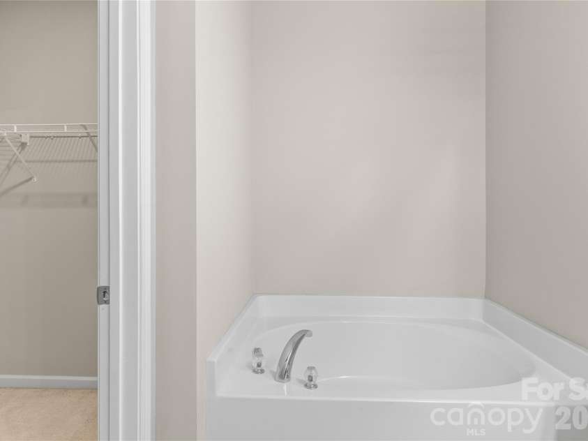 8711 Westwind Point Drive, Cornelius, NC 28031.  MLS# CAR4367141, YatesRealty ID 16348. Primary suite bathroom