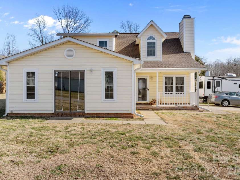 5400 Barnview Court, Charlotte, NC 28269.  MLS# CAR4344850, YatesRealty ID 1635. 
