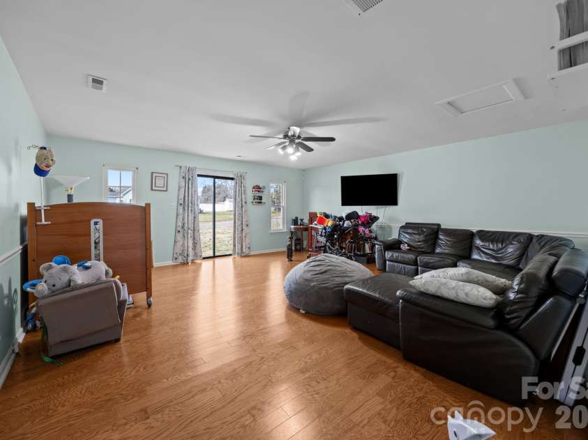 5400 Barnview Court, Charlotte, NC 28269.  MLS# CAR4344850, YatesRealty ID 1635. 