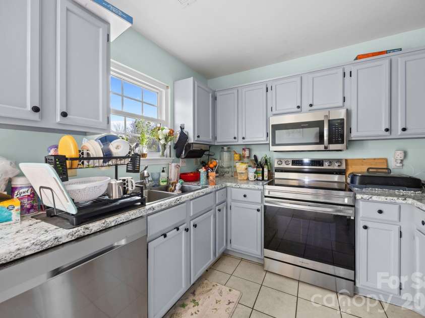 5400 Barnview Court, Charlotte, NC 28269.  MLS# CAR4344850, YatesRealty ID 1635. 