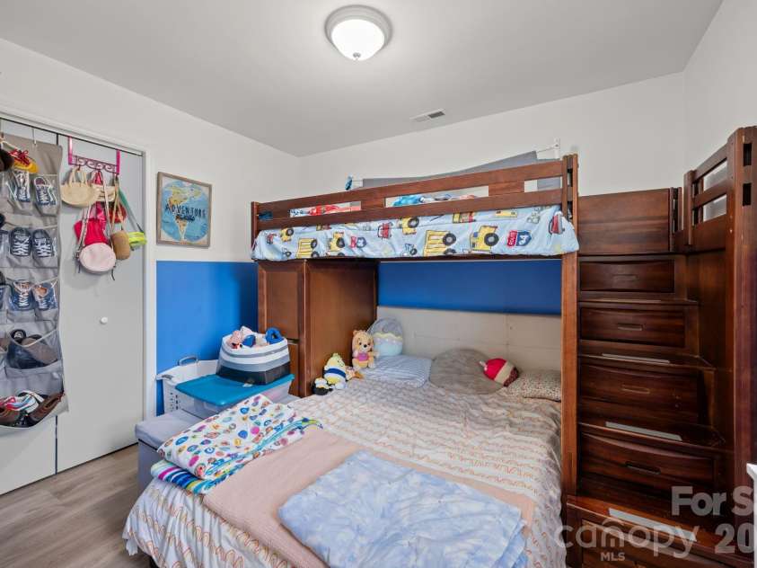 5400 Barnview Court, Charlotte, NC 28269.  MLS# CAR4344850, YatesRealty ID 1635. 