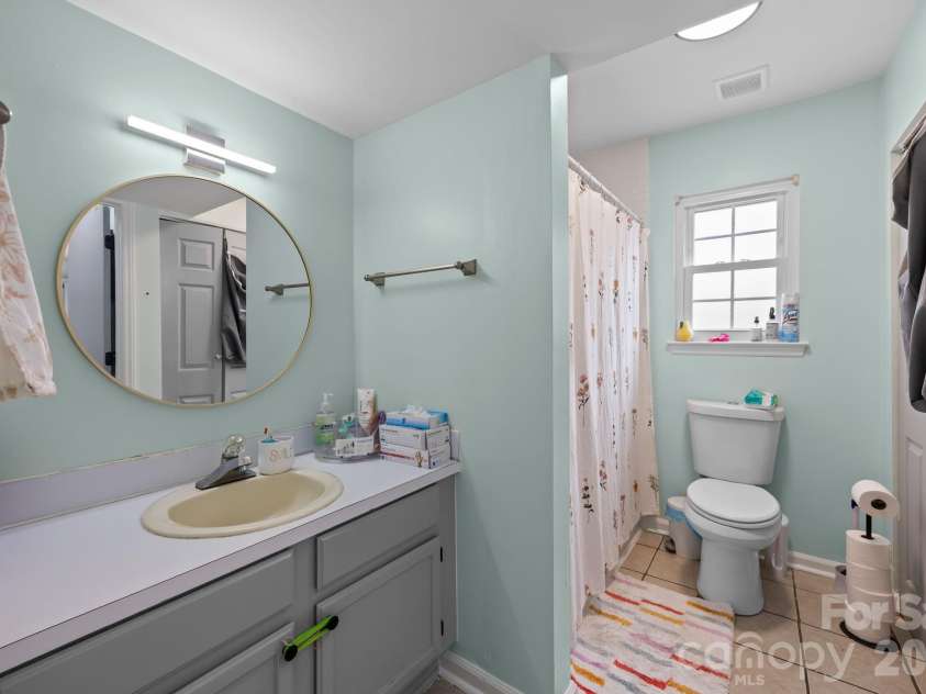 5400 Barnview Court, Charlotte, NC 28269.  MLS# CAR4344850, YatesRealty ID 1635. 