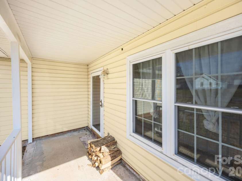 5400 Barnview Court, Charlotte, NC 28269.  MLS# CAR4344850, YatesRealty ID 1635. 
