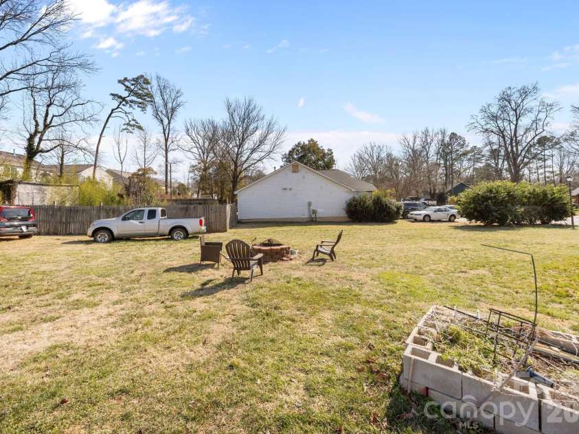5400 Barnview Court, Charlotte, NC 28269.  MLS# CAR4344850, YatesRealty ID 1635. 