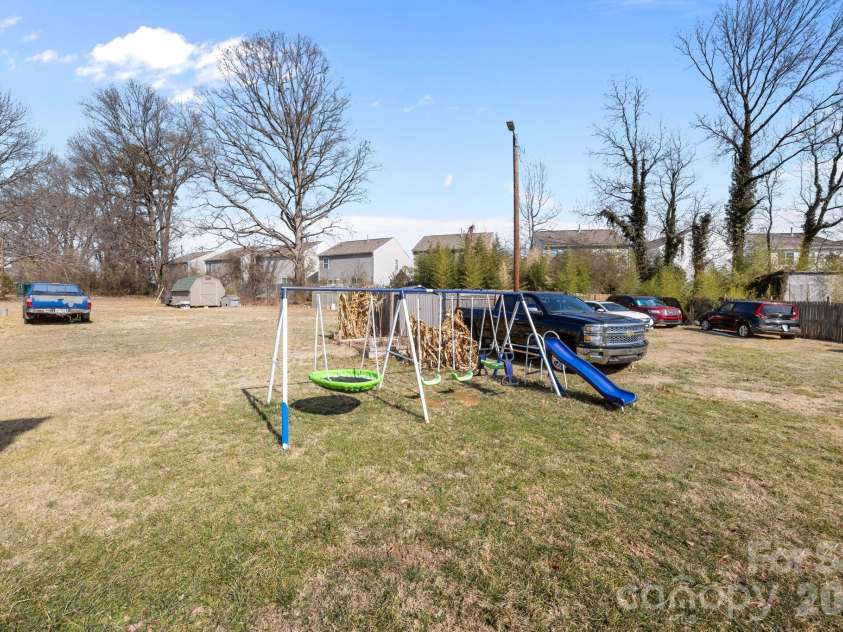 5400 Barnview Court, Charlotte, NC 28269.  MLS# CAR4344850, YatesRealty ID 1635. 