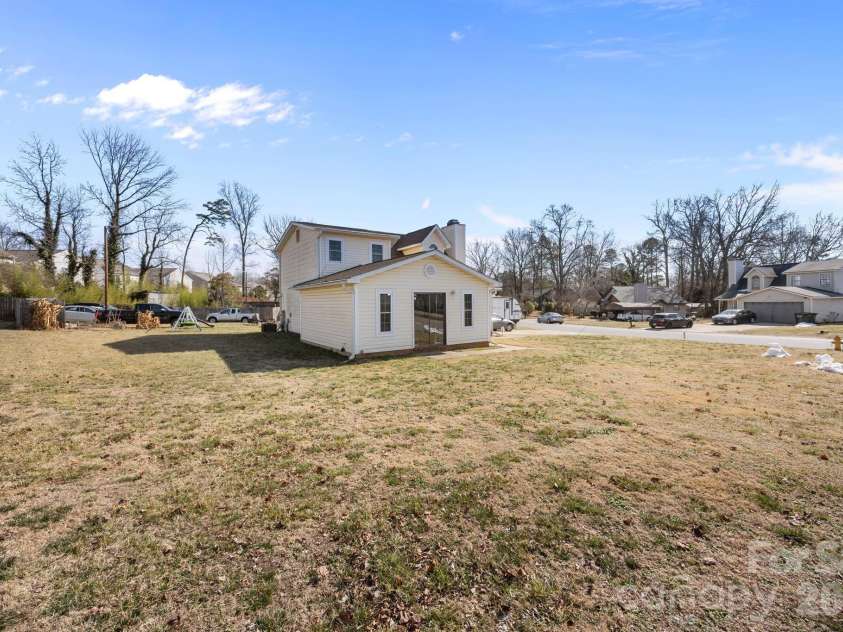 5400 Barnview Court, Charlotte, NC 28269.  MLS# CAR4344850, YatesRealty ID 1635. 