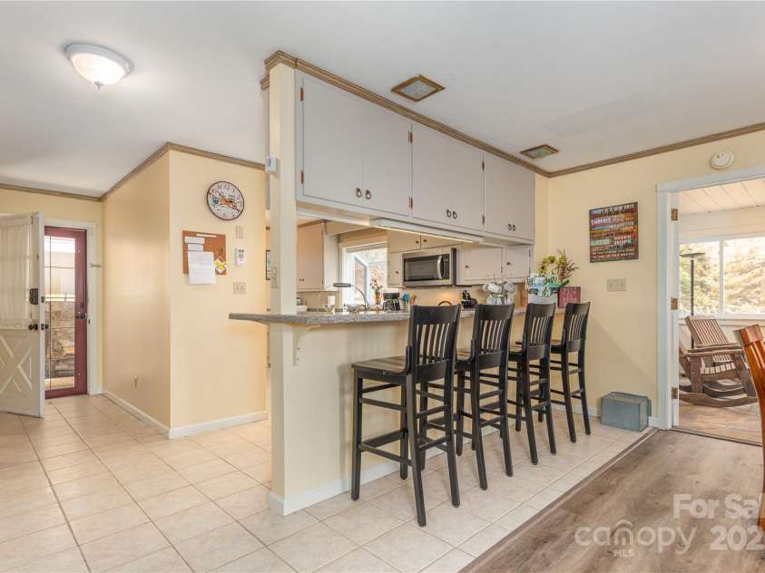 55 Grove Park, Waynesville, NC 28786.  MLS# CAR4302254, YatesRealty ID 1635. 