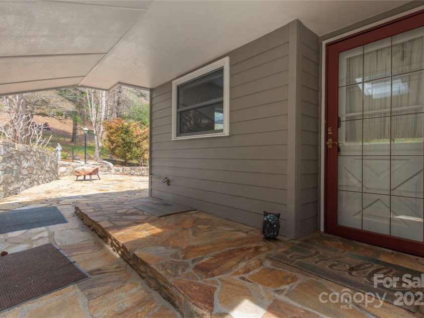 55 Grove Park, Waynesville, NC 28786.  MLS# CAR4302254, YatesRealty ID 1635. 