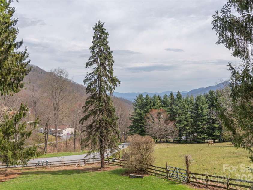 55 Grove Park, Waynesville, NC 28786.  MLS# CAR4302254, YatesRealty ID 1635. 
