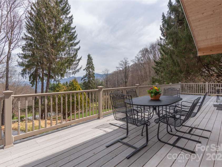 55 Grove Park, Waynesville, NC 28786.  MLS# CAR4302254, YatesRealty ID 1635. 