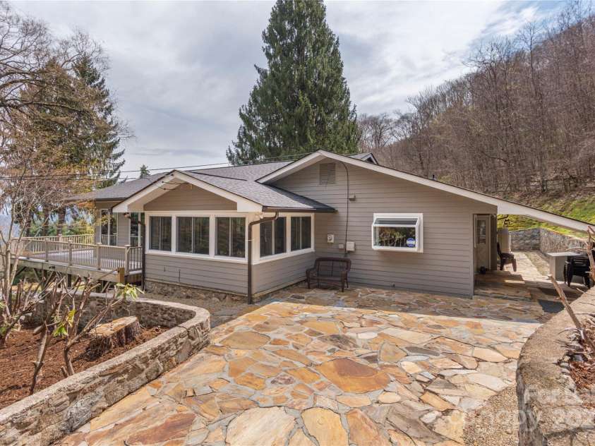 55 Grove Park, Waynesville, NC 28786.  MLS# CAR4302254, YatesRealty ID 1635. 