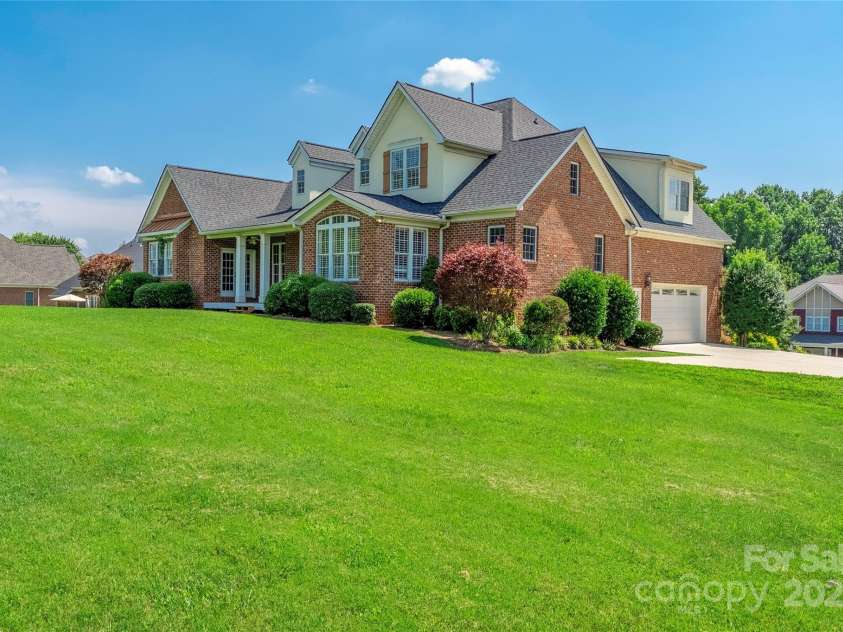 140 Hunters Hill Drive, Statesville, NC 28677.  MLS# CAR4280552, YatesRealty ID 16350. 