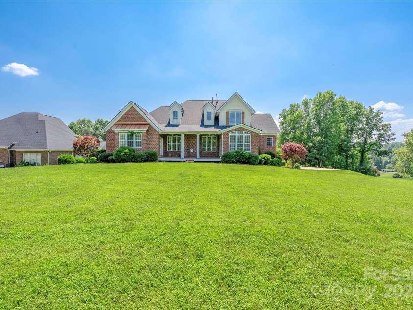 140 Hunters Hill Drive, Statesville, NC 28677.  MLS# CAR4280552, YatesRealty ID 16350. 